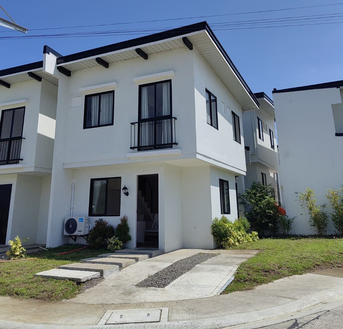Caliya Candelaria Estate unit, real completed photo